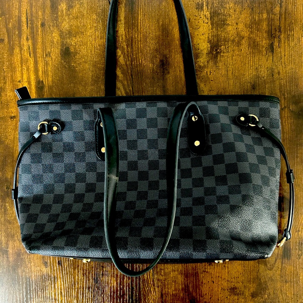 Off brand Bag- very good condition